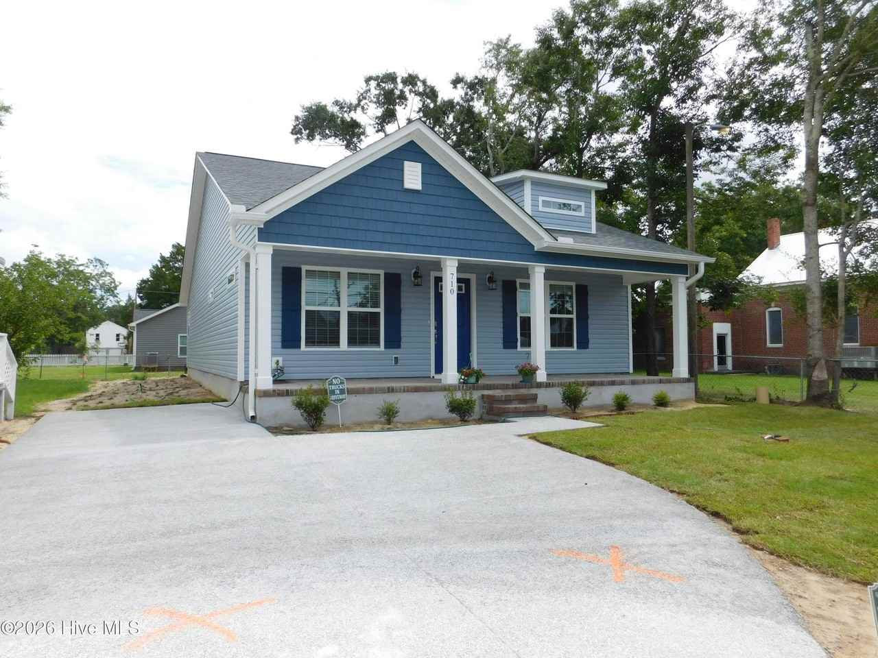 710 N B St - Photo 2 of 35