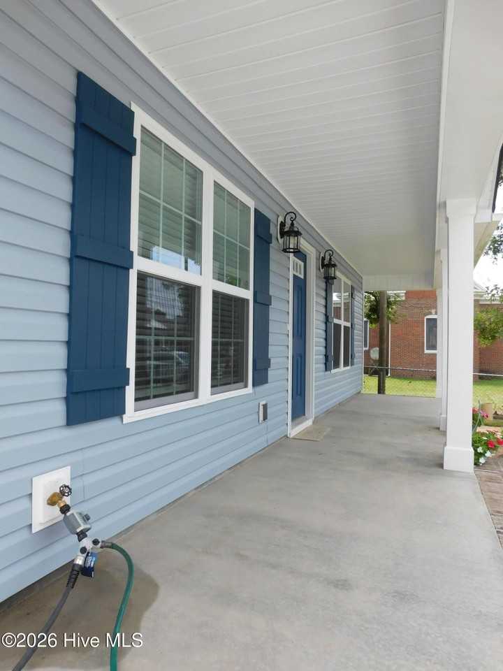 710 N B St - Photo 3 of 35