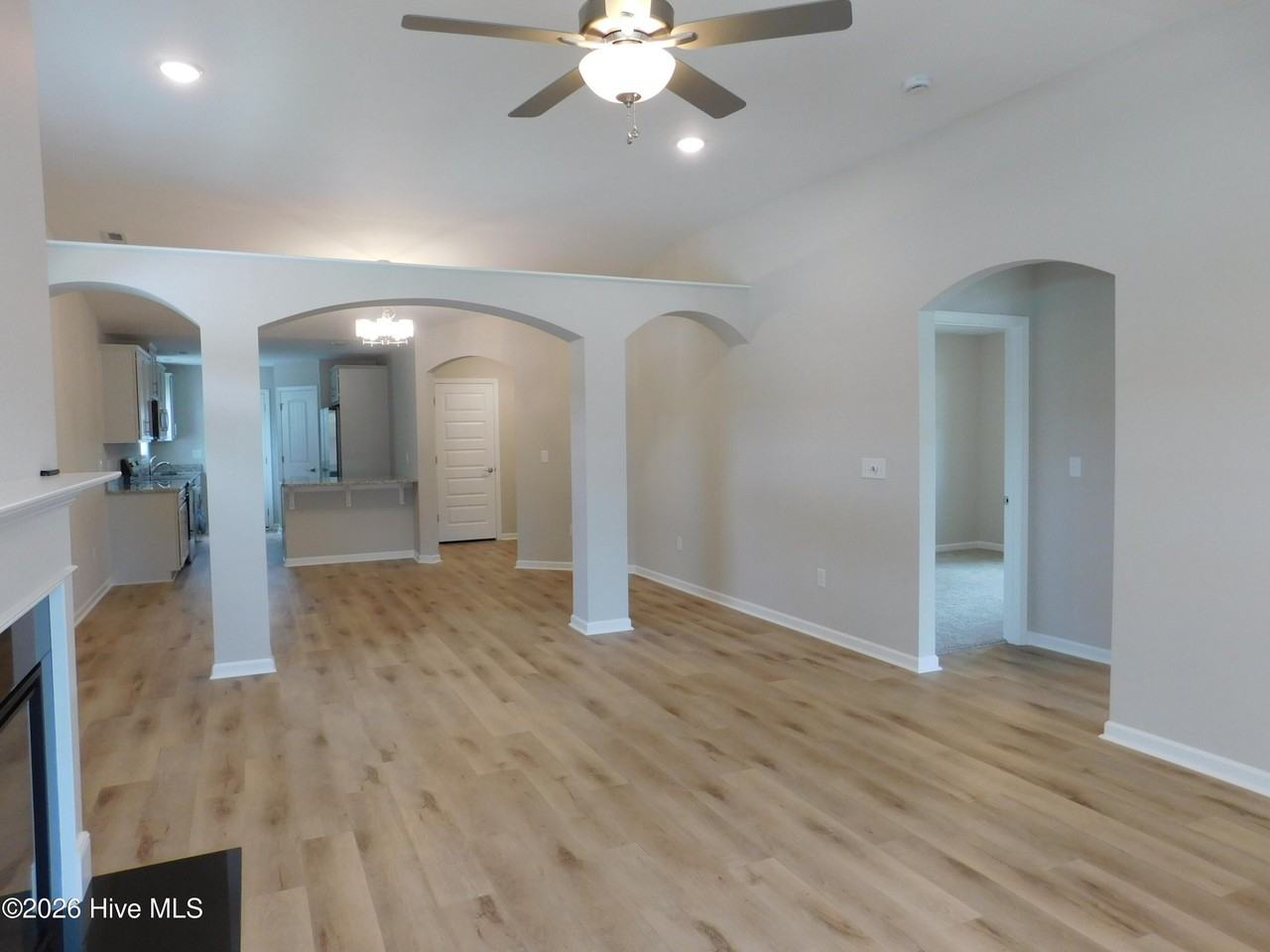 710 N B St - Photo 5 of 35