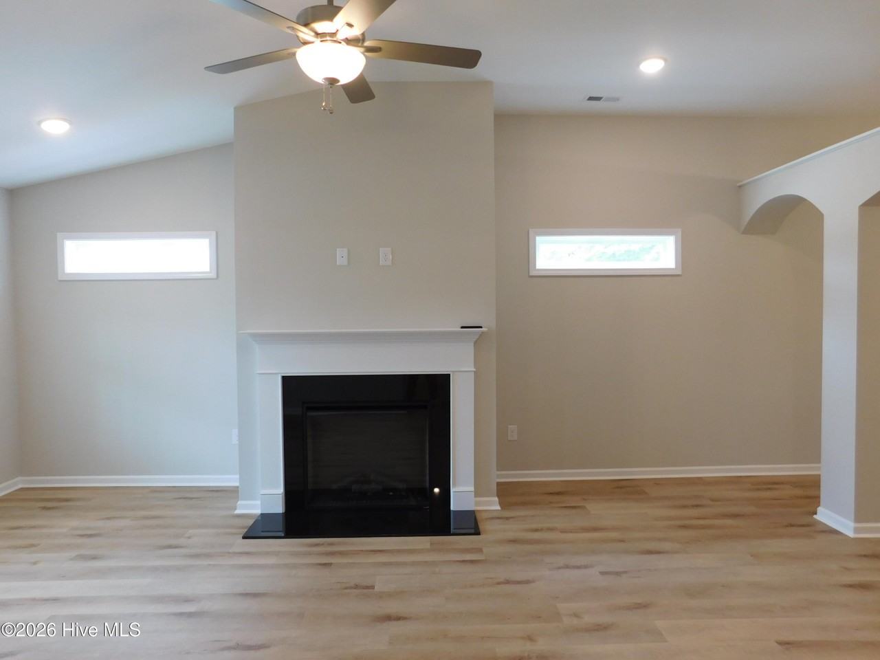 710 N B St - Photo 7 of 35