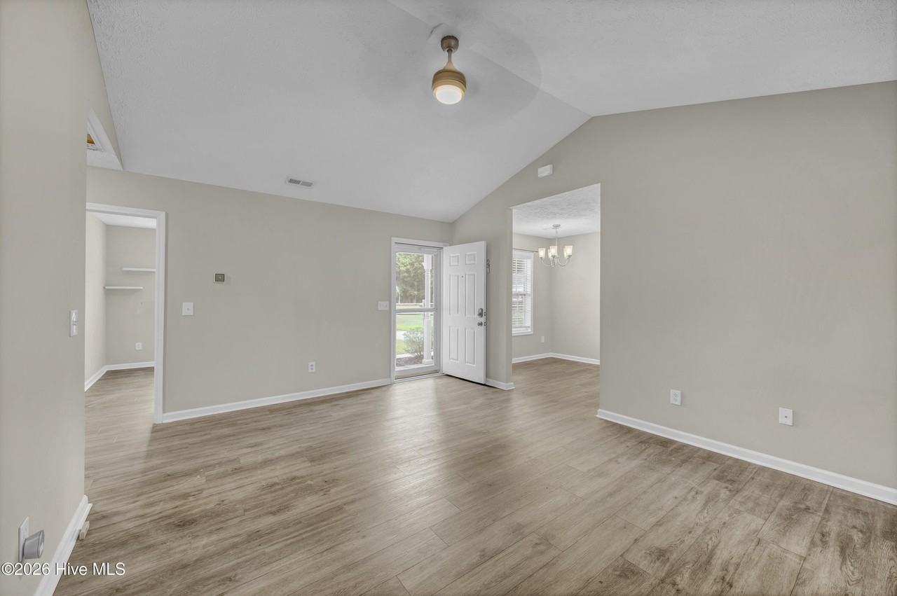 10035 Burning Bush Ridge Ct - Photo 5 of 27