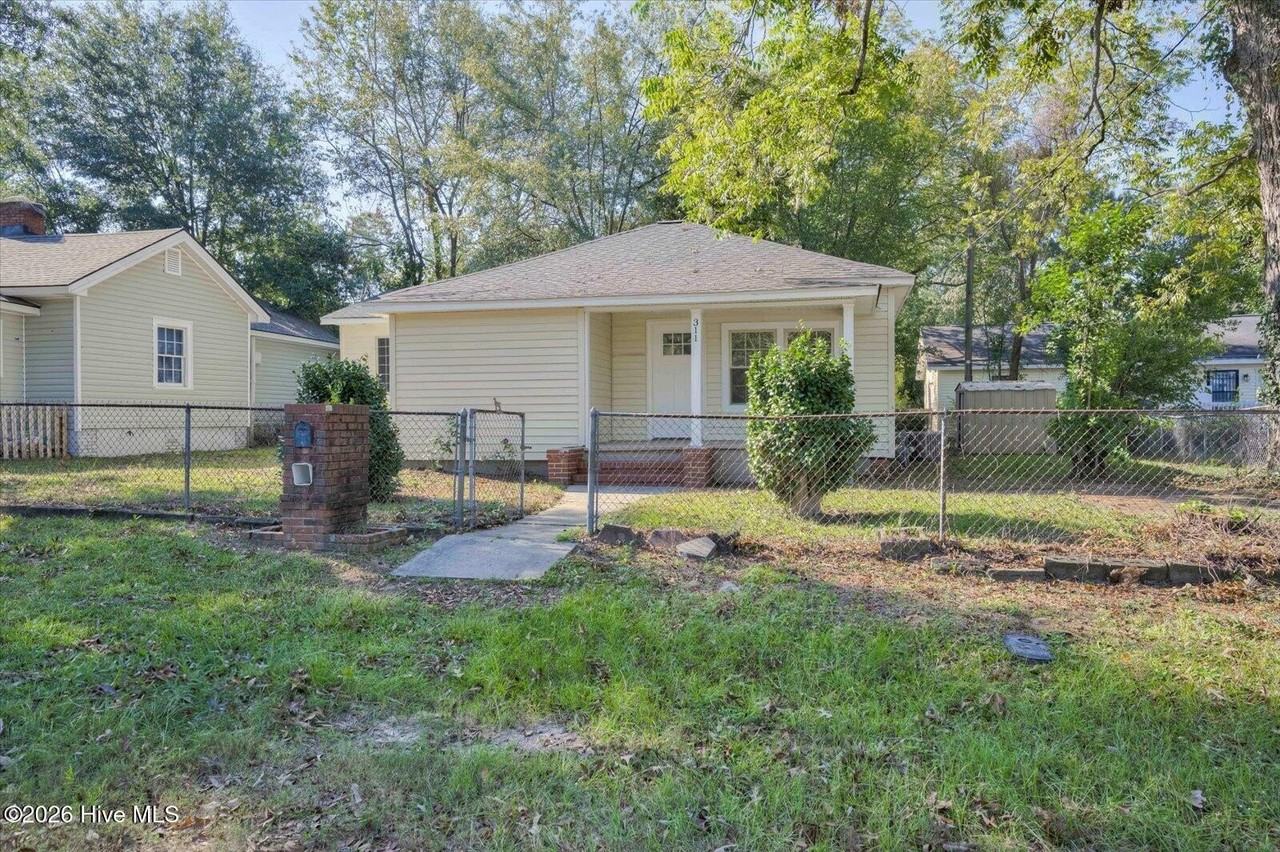 311 Abbeville Ave Ne - Photo 2 of 26