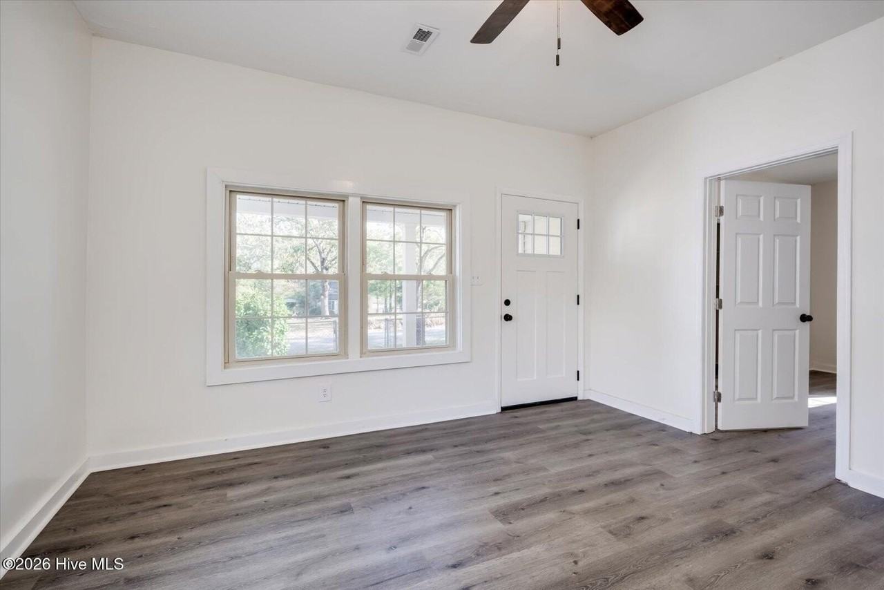 311 Abbeville Ave Ne - Photo 5 of 26