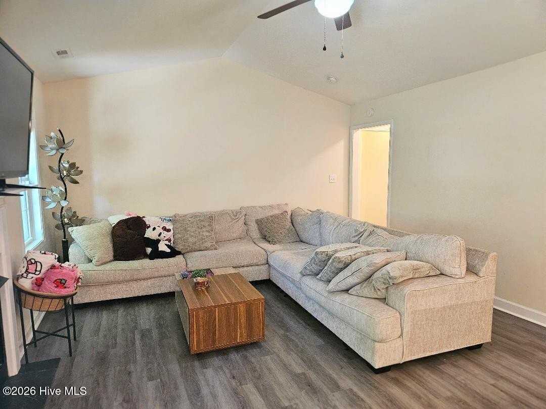 207 Sherwood Rd - Photo 2 of 27
