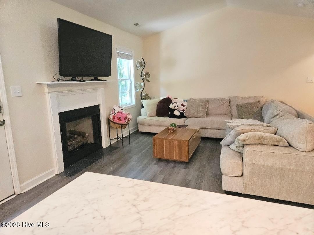 207 Sherwood Rd - Photo 3 of 27