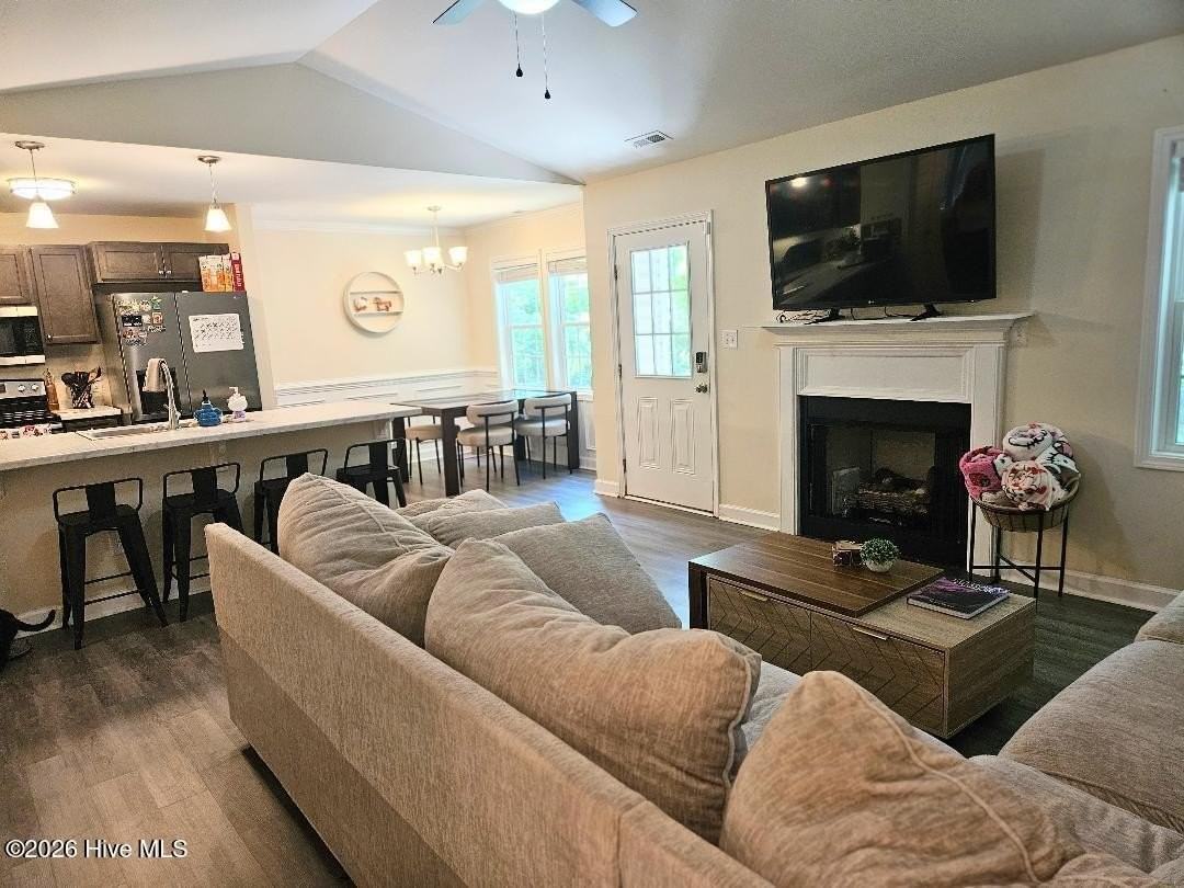 207 Sherwood Rd - Photo 4 of 27