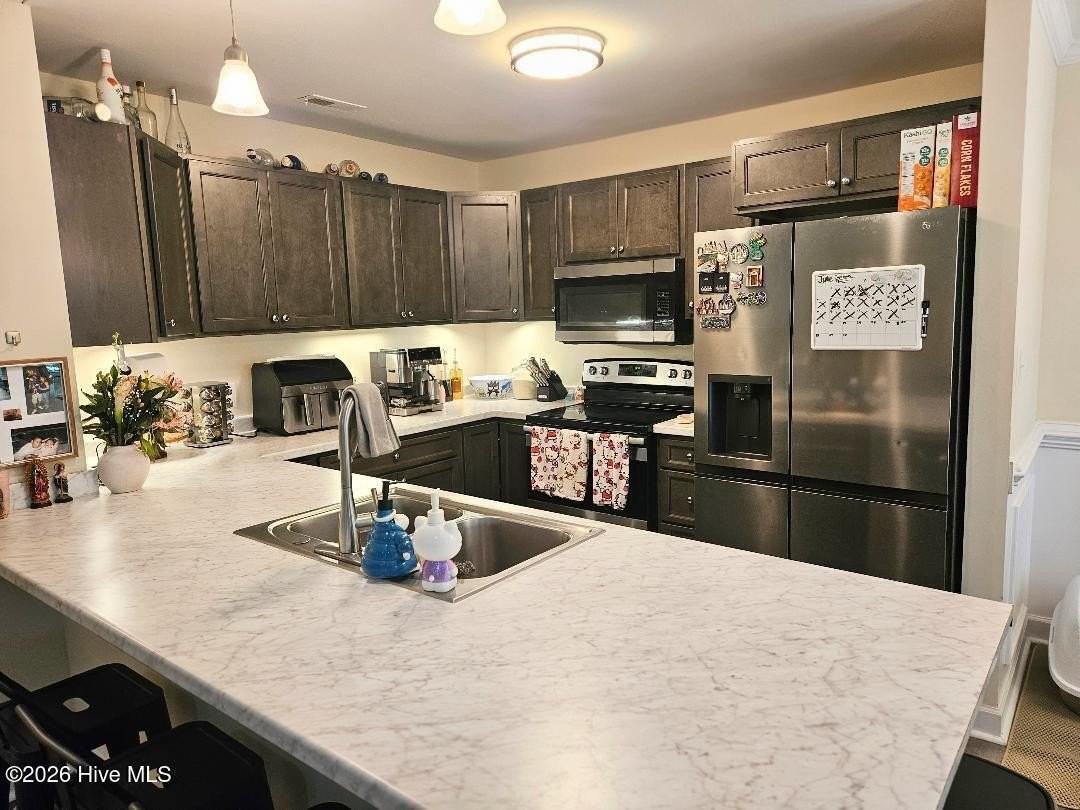 207 Sherwood Rd - Photo 6 of 27