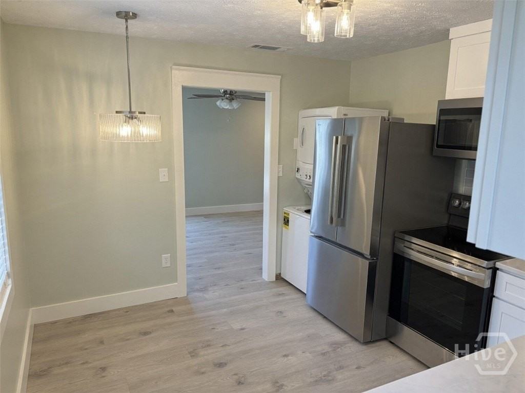1123 White Oak Dr - Photo 2 of 10
