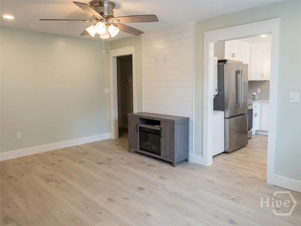 1123 White Oak Dr - Photo 3 of 10
