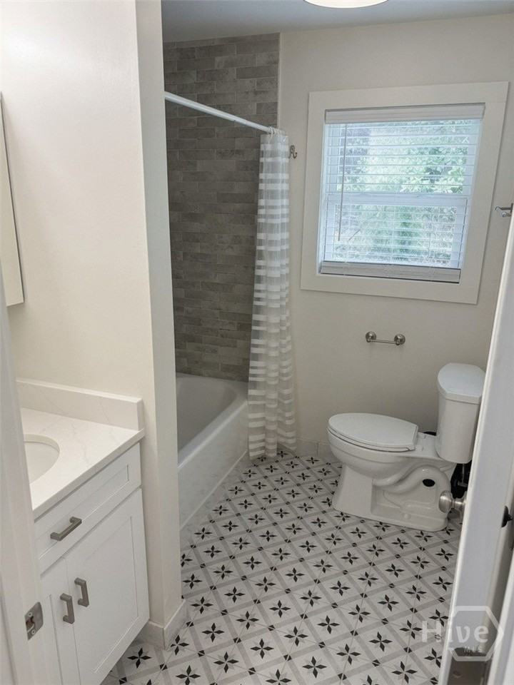 1123 White Oak Dr - Photo 4 of 10