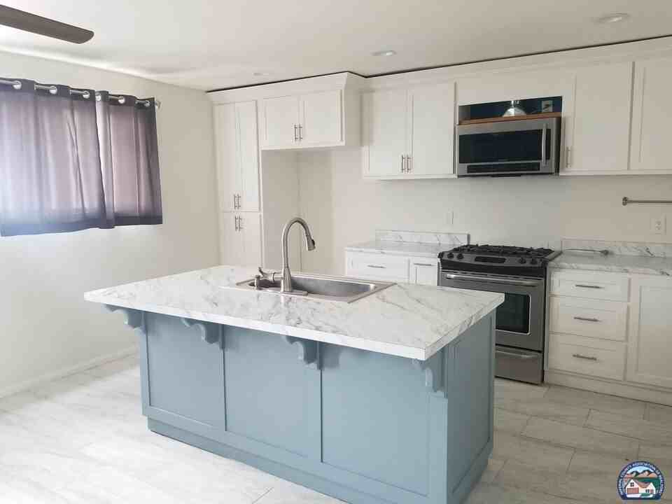 1276 Aurora Dr