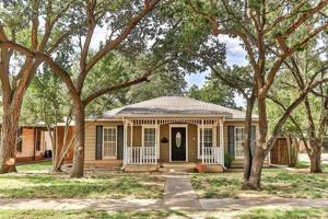 featured image of 2711 22nd St