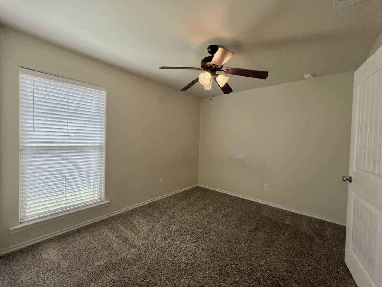 7415 103rd St - Photo 3 of 19