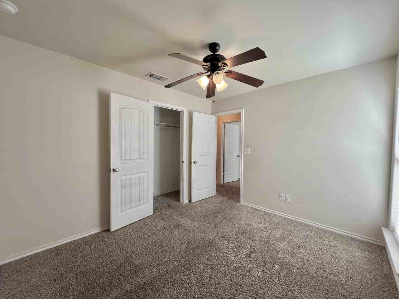 7415 103rd St - Photo 4 of 19