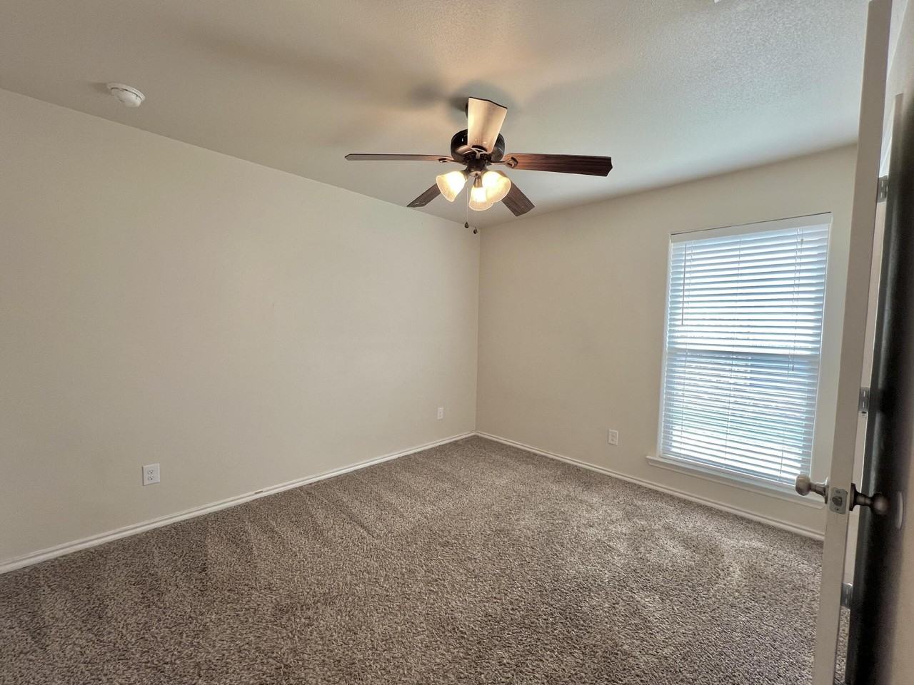 7415 103rd St - Photo 5 of 19