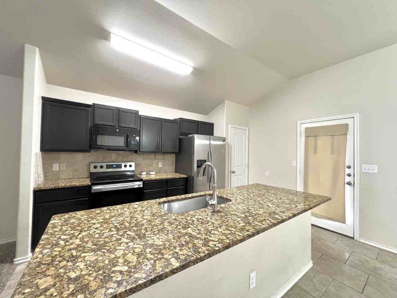 7415 103rd St - Photo 7 of 19