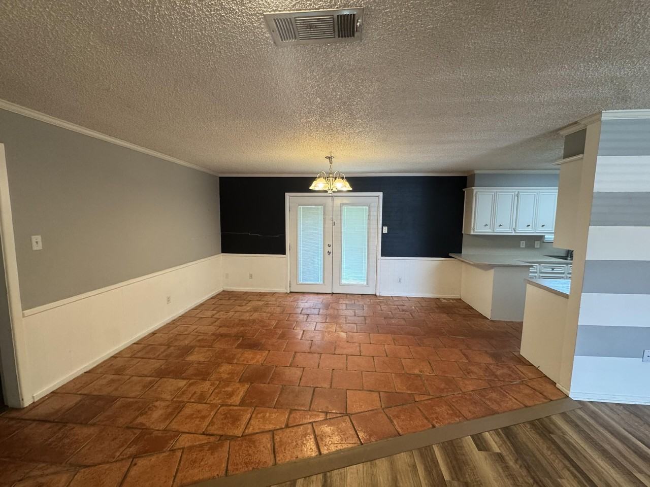 5215 25th St - Photo 3 of 11