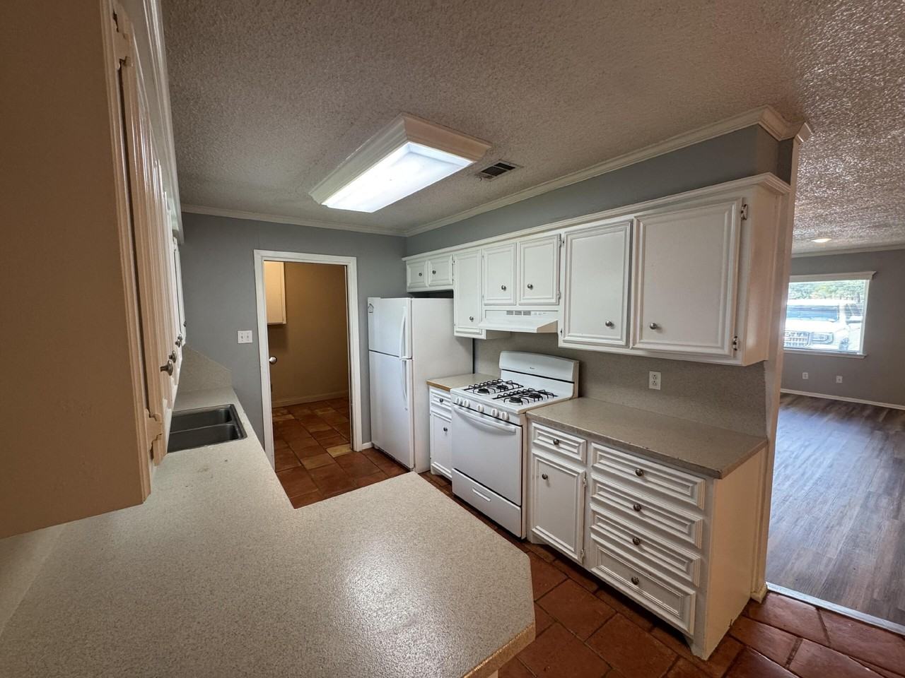 5215 25th St - Photo 4 of 11