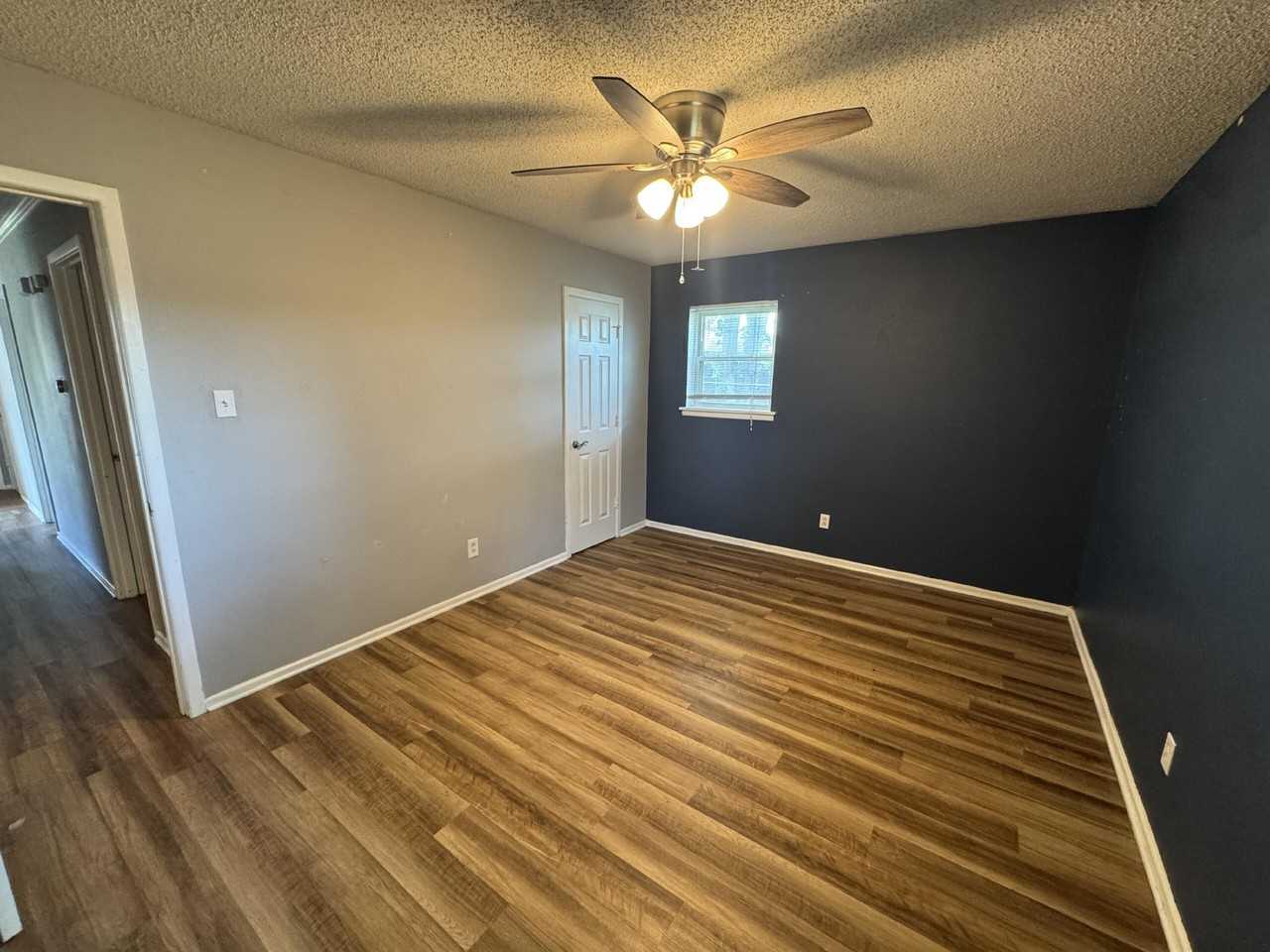 5215 25th St - Photo 5 of 11