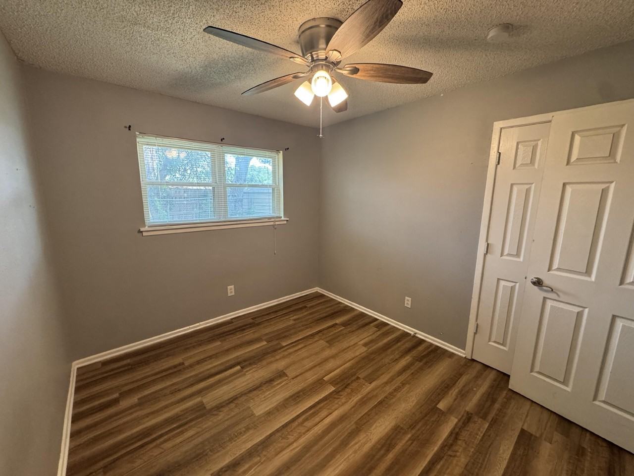 5215 25th St - Photo 6 of 11
