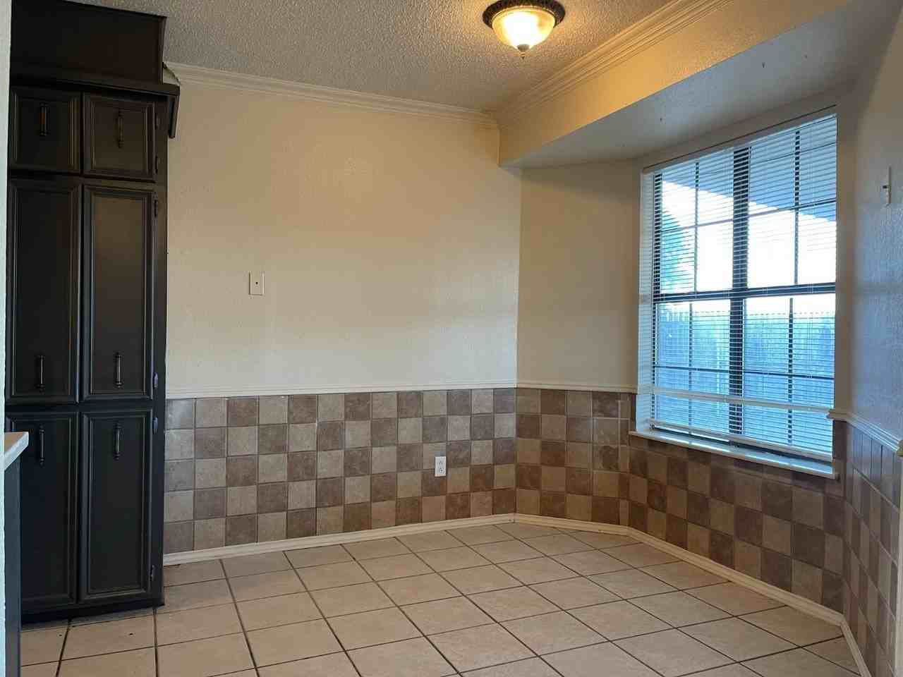 5907 16th St - Photo 7 of 25
