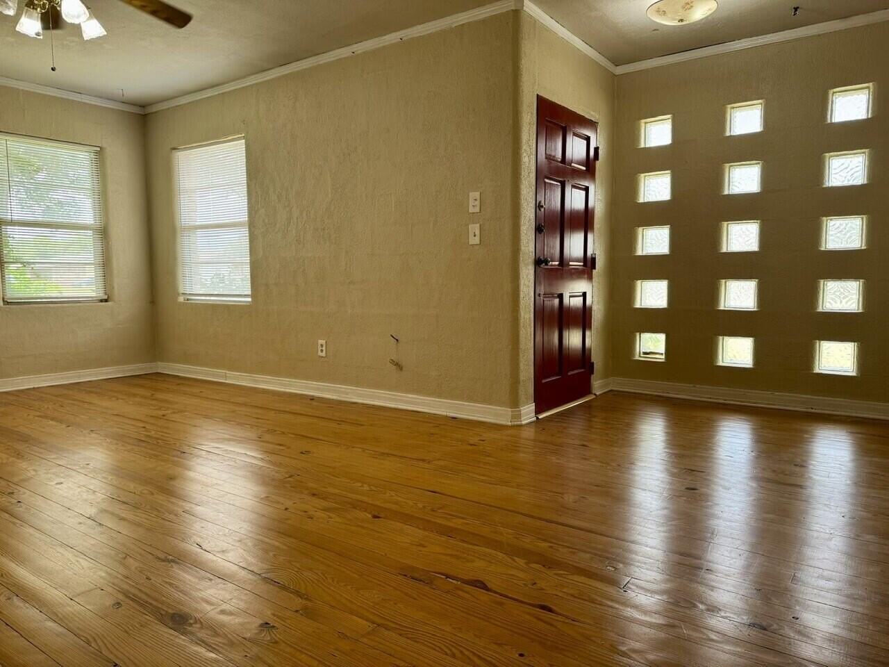 4807 9th St - Photo 3 of 27