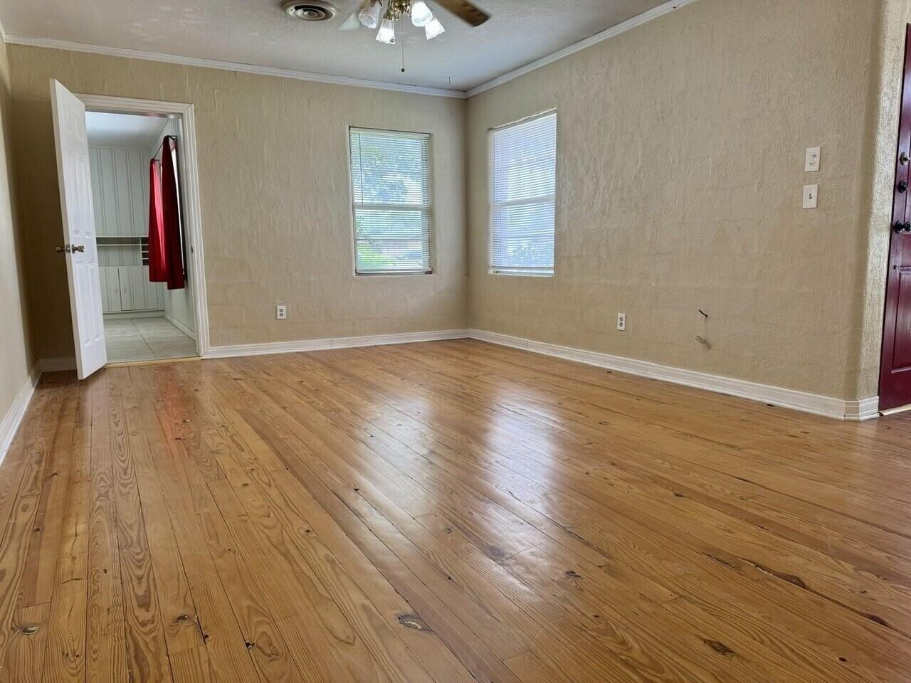 4807 9th St - Photo 4 of 27