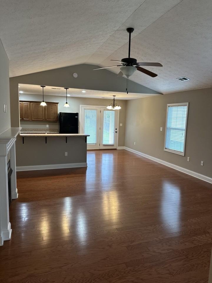 126 High Pointe Dr - Photo 7 of 20
