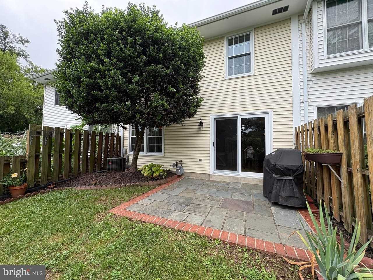307 Charles St - Photo 2 of 27