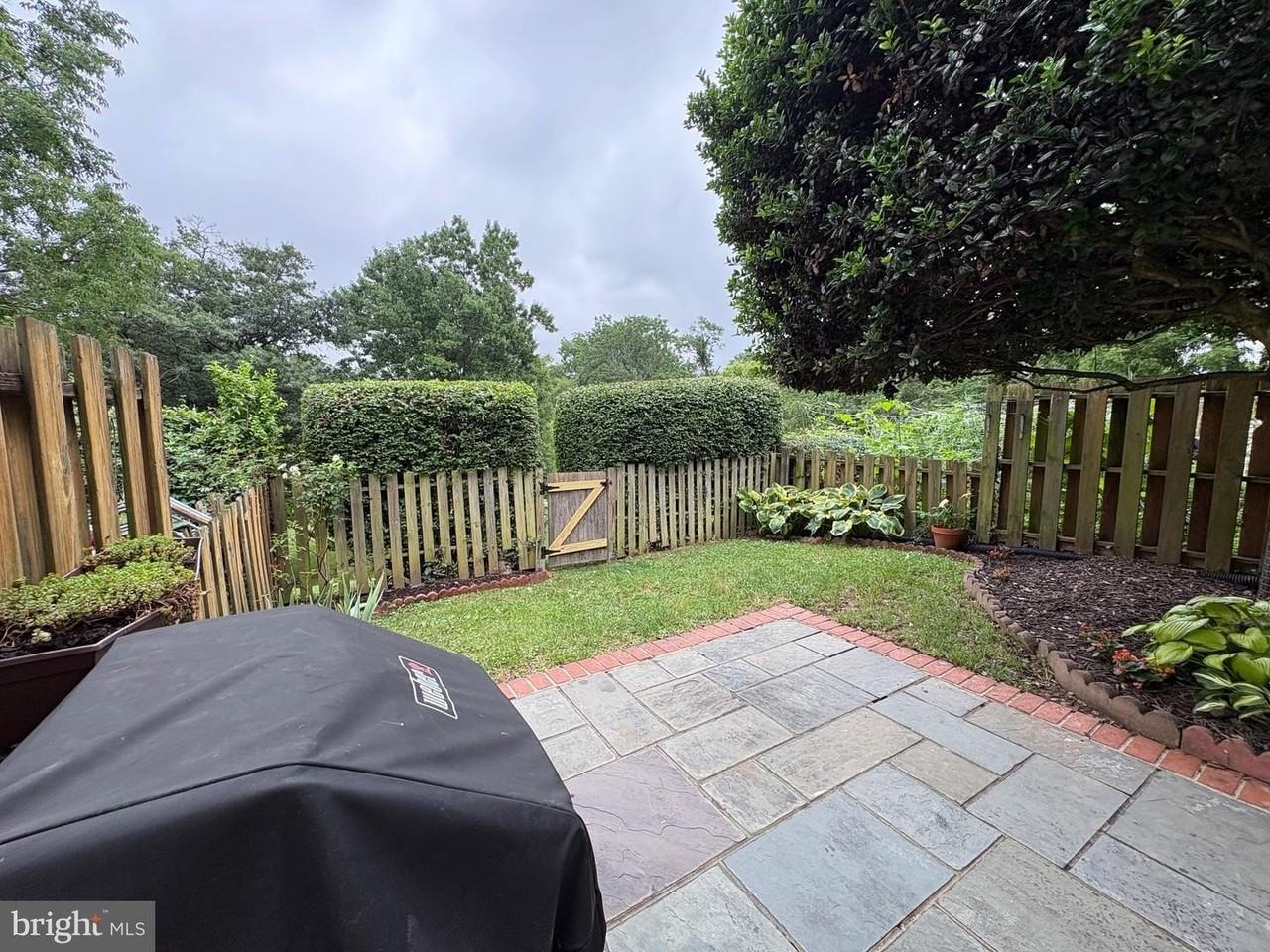 307 Charles St - Photo 3 of 27