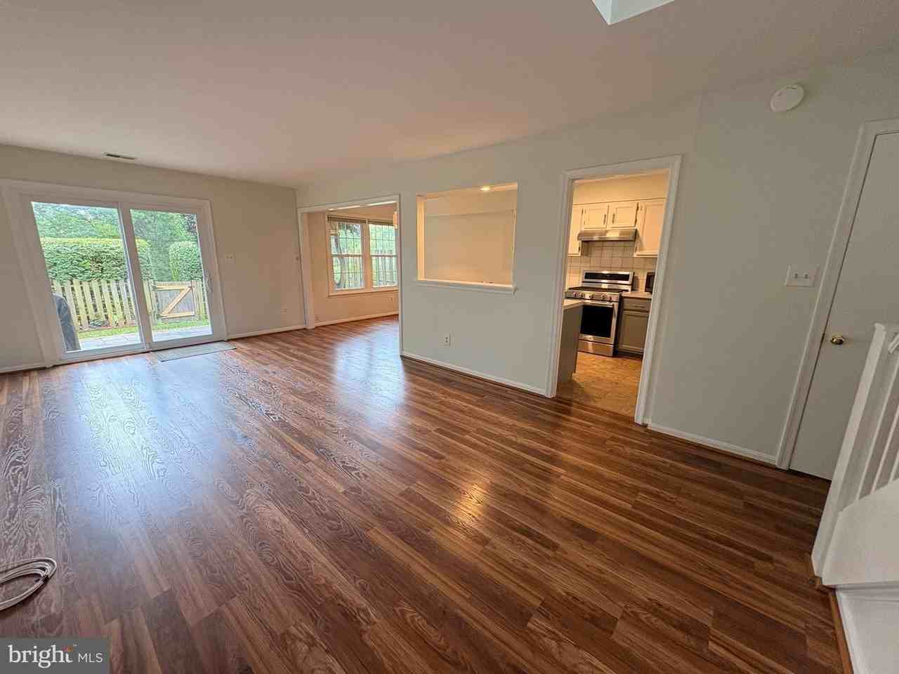 307 Charles St - Photo 6 of 27