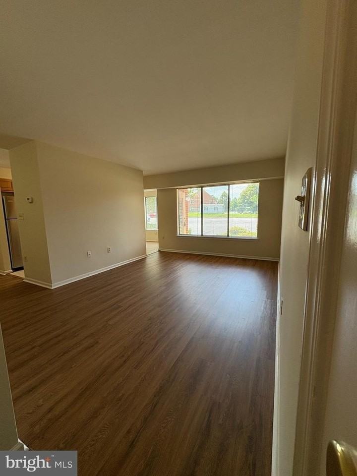 9557 Coggs Bill Dr - Photo 5 of 38