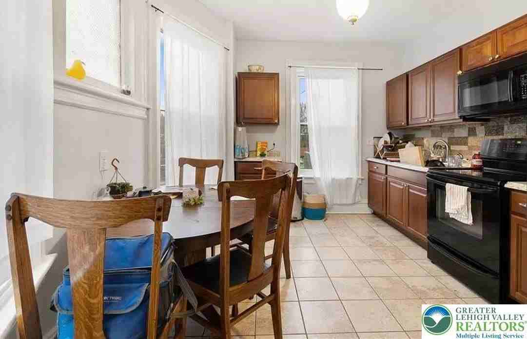 717 W Broad St #2 - Photo 5 of 14