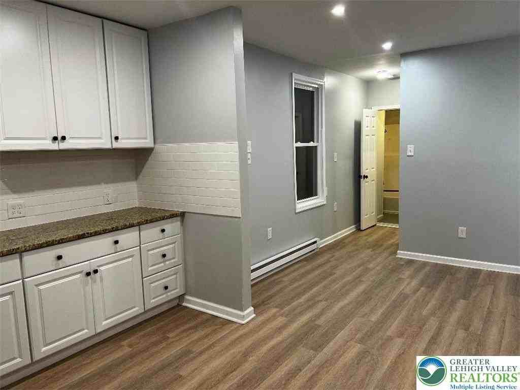 139 N 7th St #2R - Photo 3 of 7