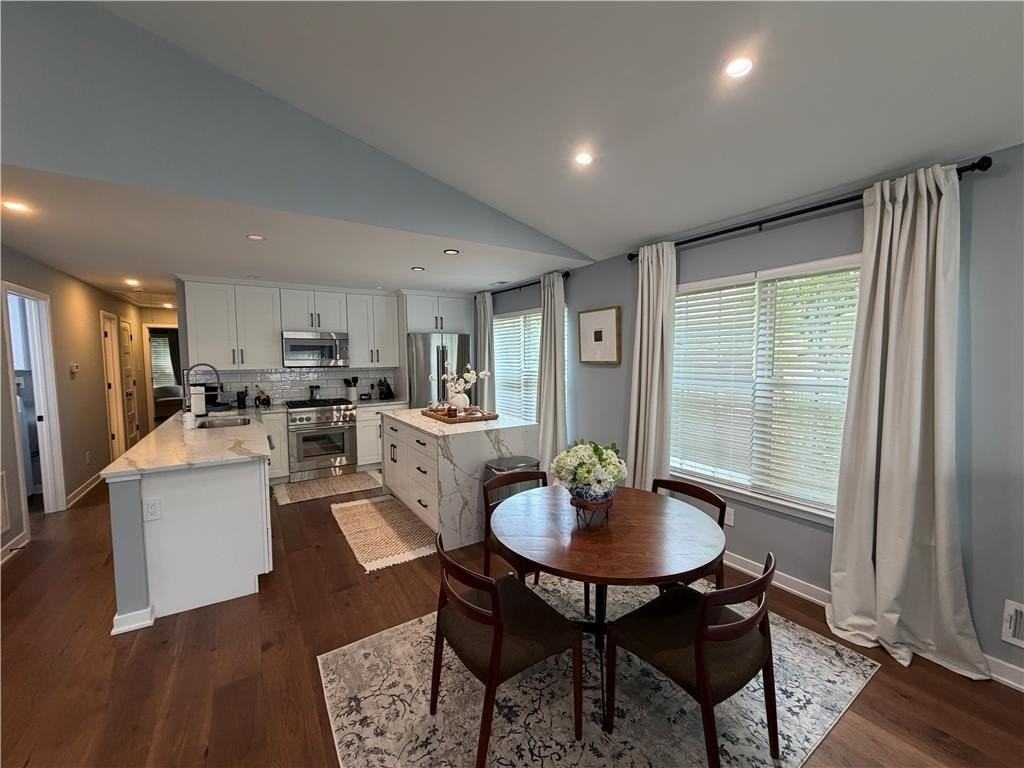 1964 Mattis St - Photo 4 of 11