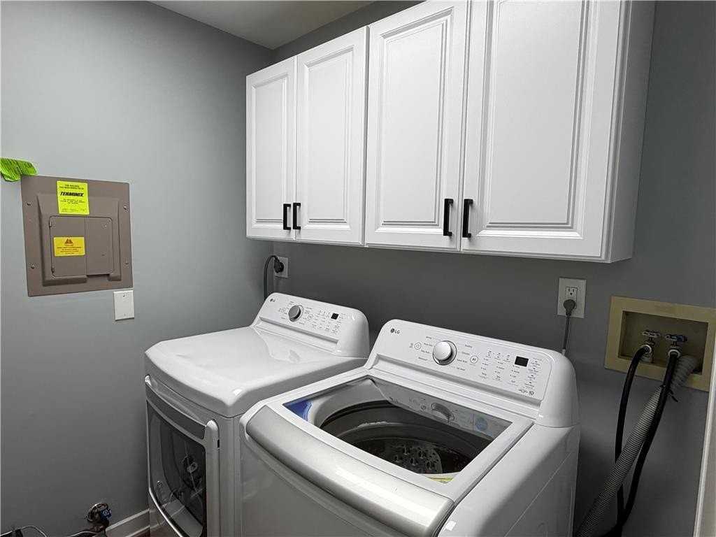 1964 Mattis St - Photo 6 of 11