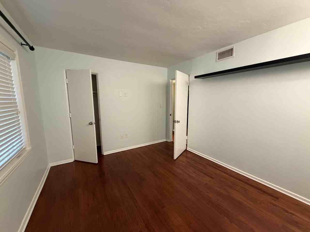 701 Sw 28th St #1 - Photo 3 of 39