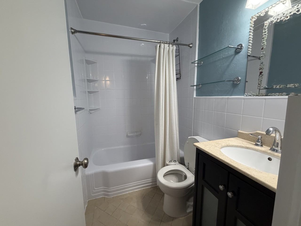 701 Sw 28th St #1 - Photo 6 of 39