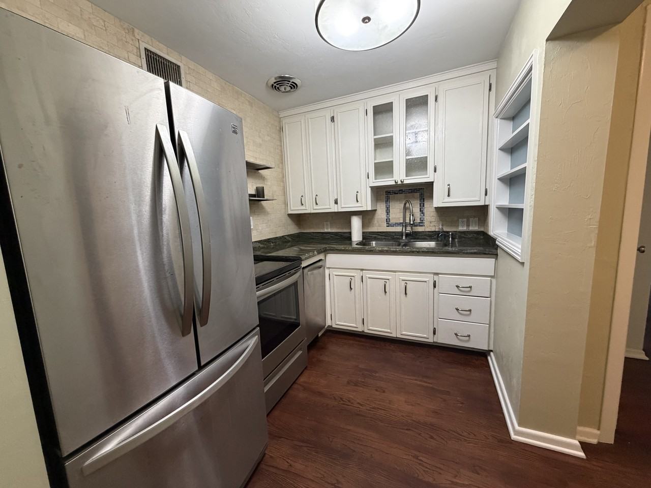 701 Sw 28th St #1 - Photo 7 of 39