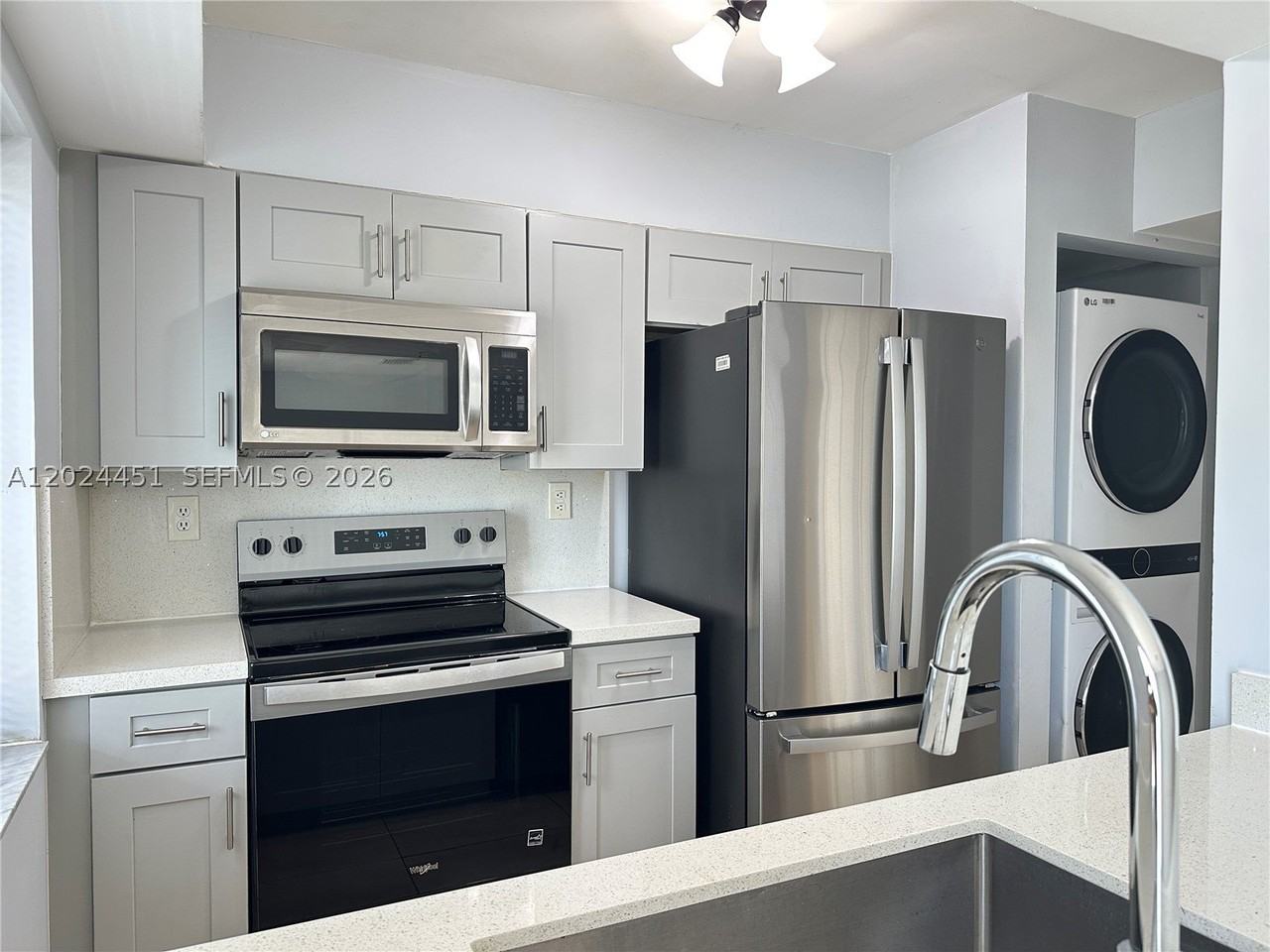 143 Riviera Cir #143 - Photo 2 of 25