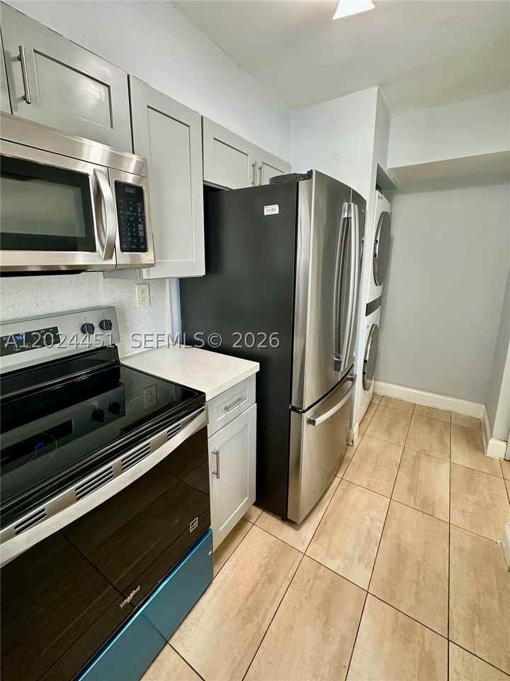143 Riviera Cir #143 - Photo 4 of 25