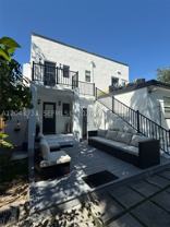 528 Ne 70th St #TOP - Photo 1 of 1