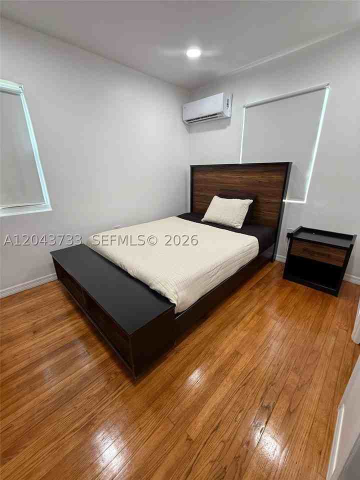 528 Ne 70th St #TOP - Photo 6 of 19
