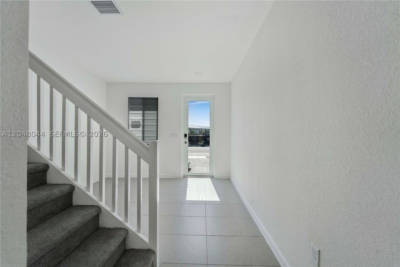 701 Se 13th Street Cir - Photo 3 of 26