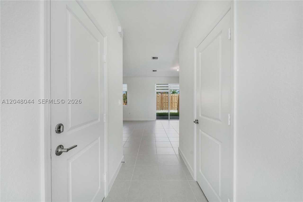 701 Se 13th Street Cir - Photo 5 of 26