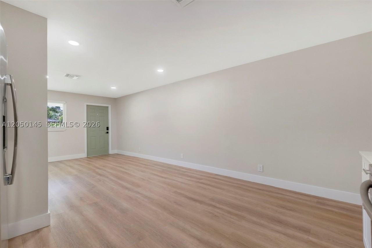 702 Nw 18th St #1-2 - Photo 7 of 29