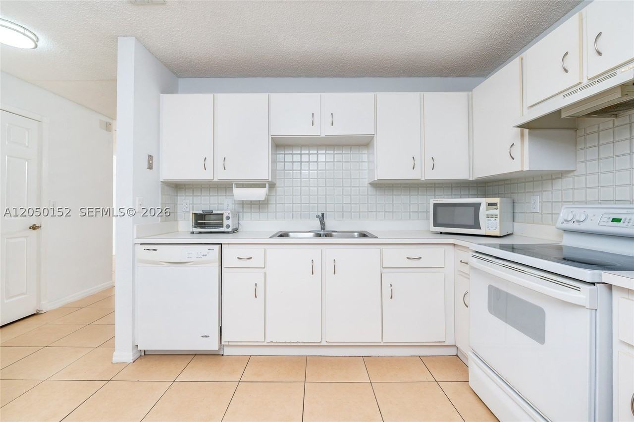 3877 Nw 122nd Ter #1L - Photo 5 of 24
