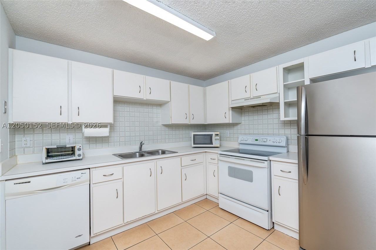 3877 Nw 122nd Ter #1L - Photo 6 of 24