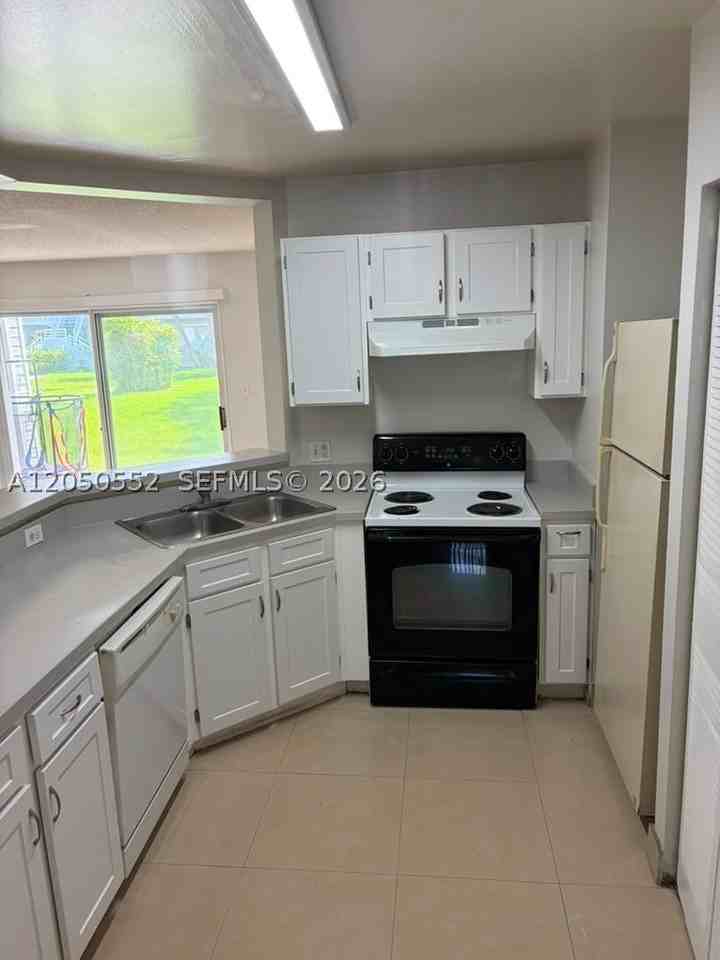 3461 Nw 44th St #102 - Photo 2 of 24