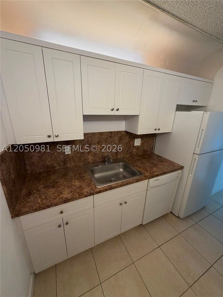 8200 Sw 210th St #303 - Photo 5 of 12